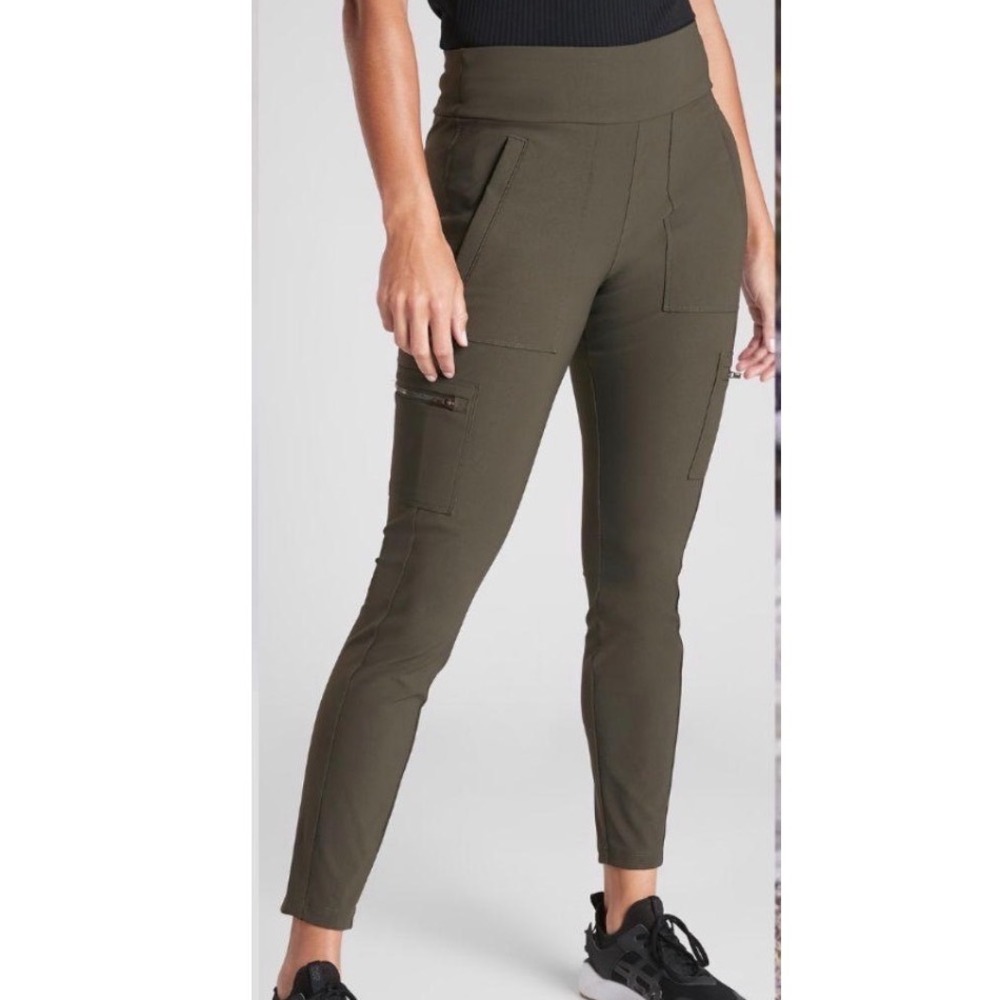 Athleta Headlands Hybrid Cargo Tight Olive Green Hiking Pants Womens Size 0